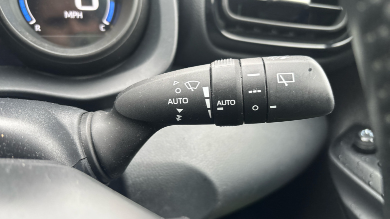 Toyota Yaris 1.5 Hybrid Design 5dr CVT Hybrid Hatchback